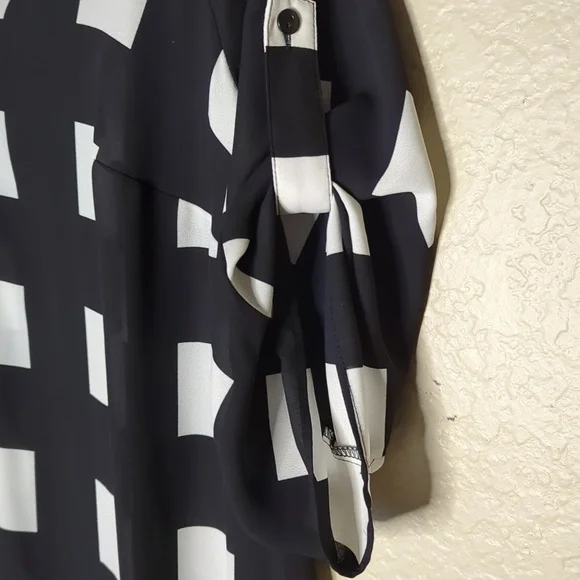 NWOT Alfani Sheer Collared VNeck Button Front in Black/White Check - Picture 3 of 5